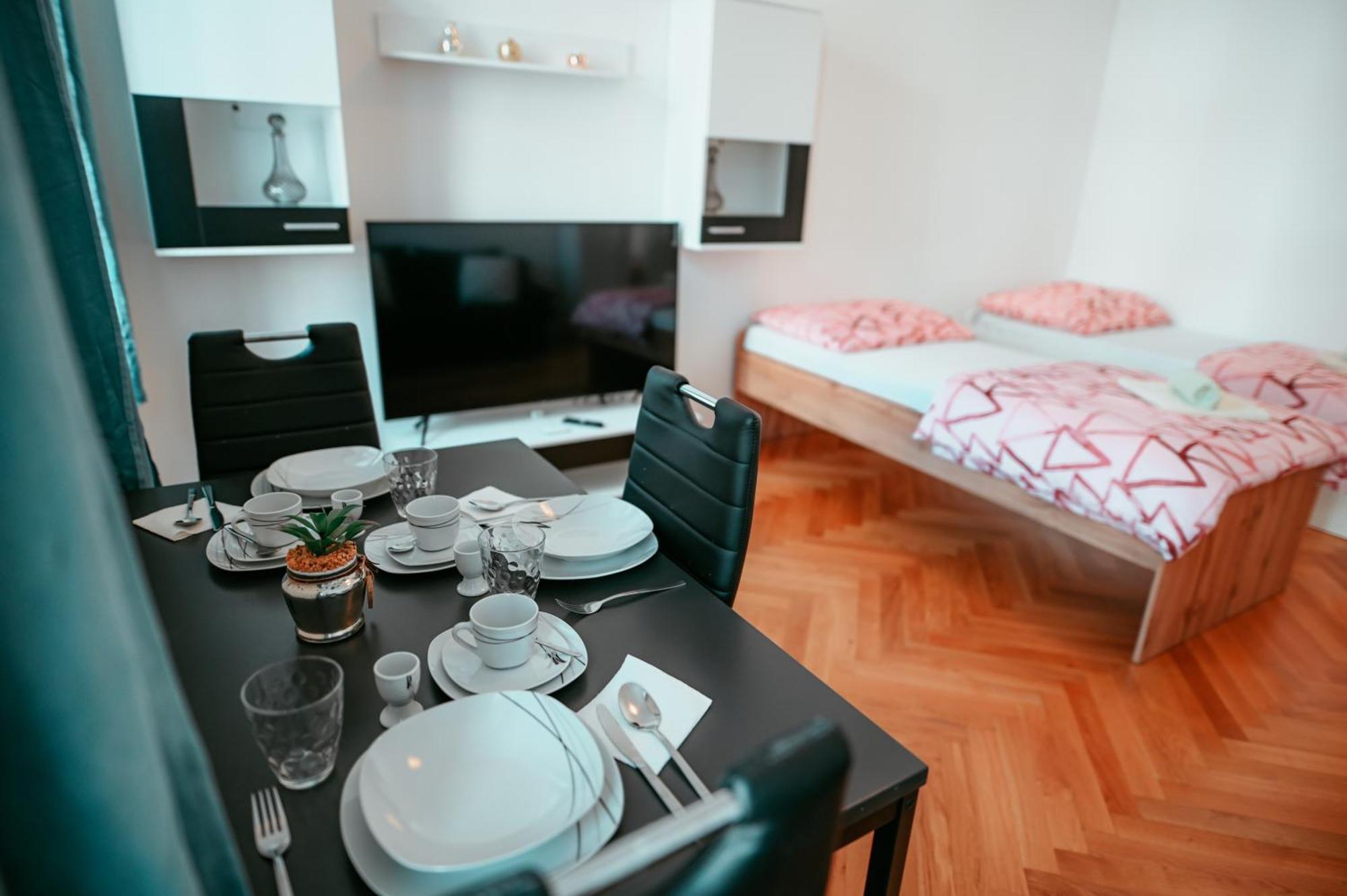 Raimond Apartment Top 12 Wina Bagian luar foto