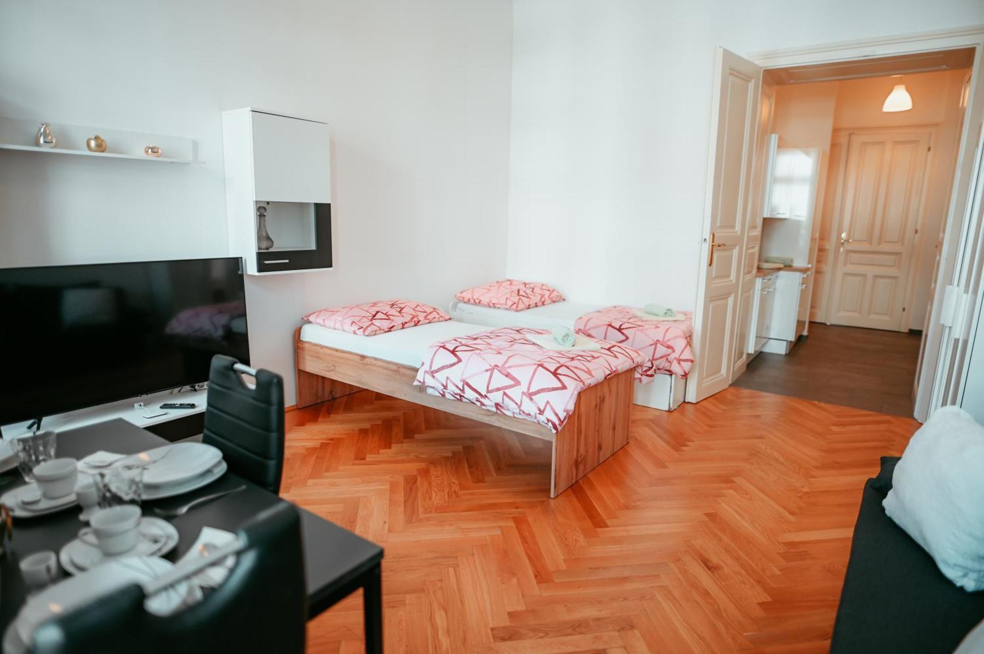 Raimond Apartment Top 12 Wina Bagian luar foto